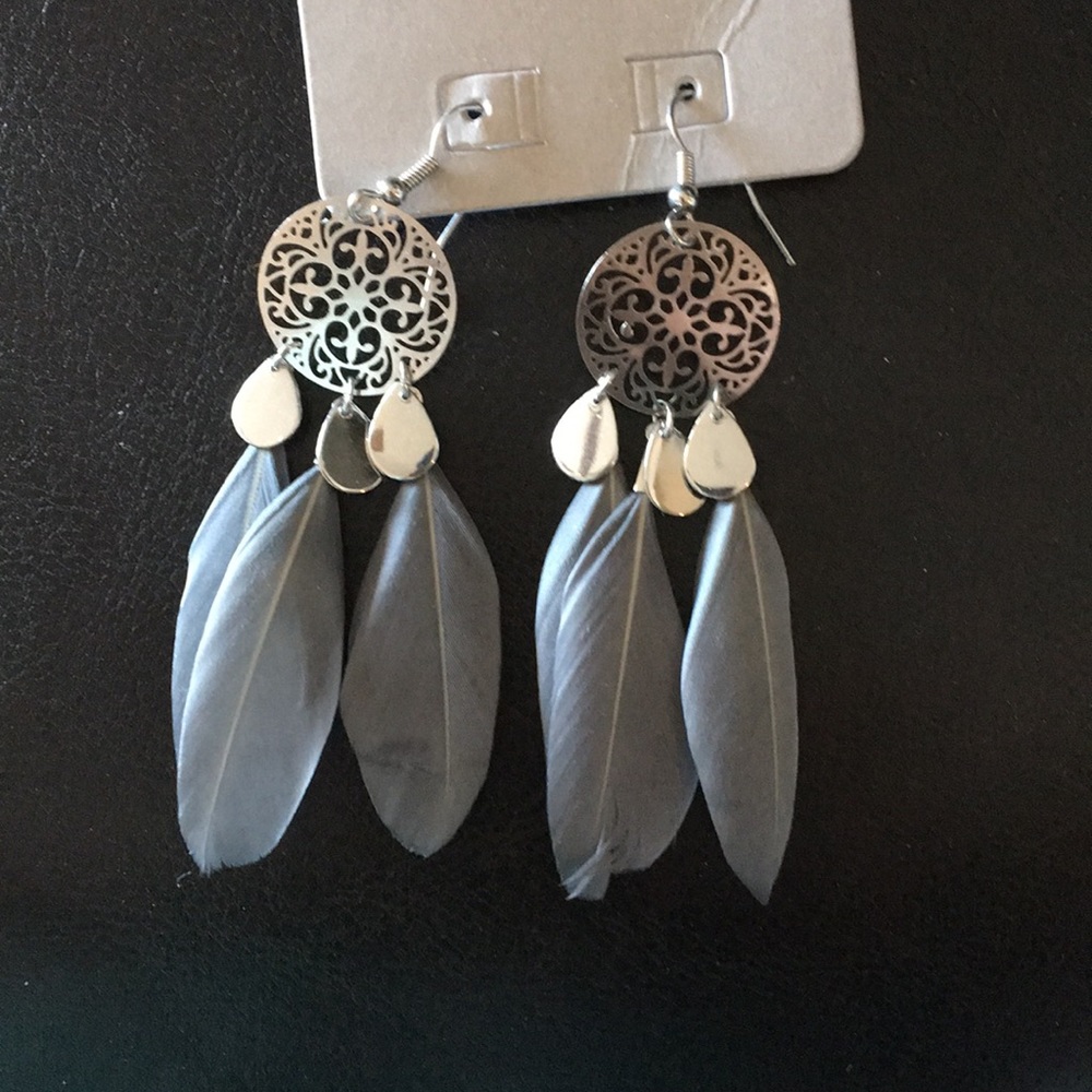 New Badgley Silver & Gray Feathers Earrings